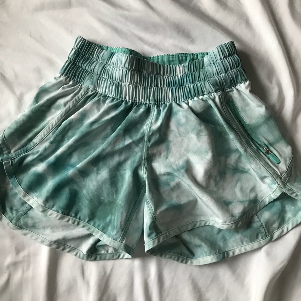 🌈 Lululemon Tracker Shorts V 4” 🌈